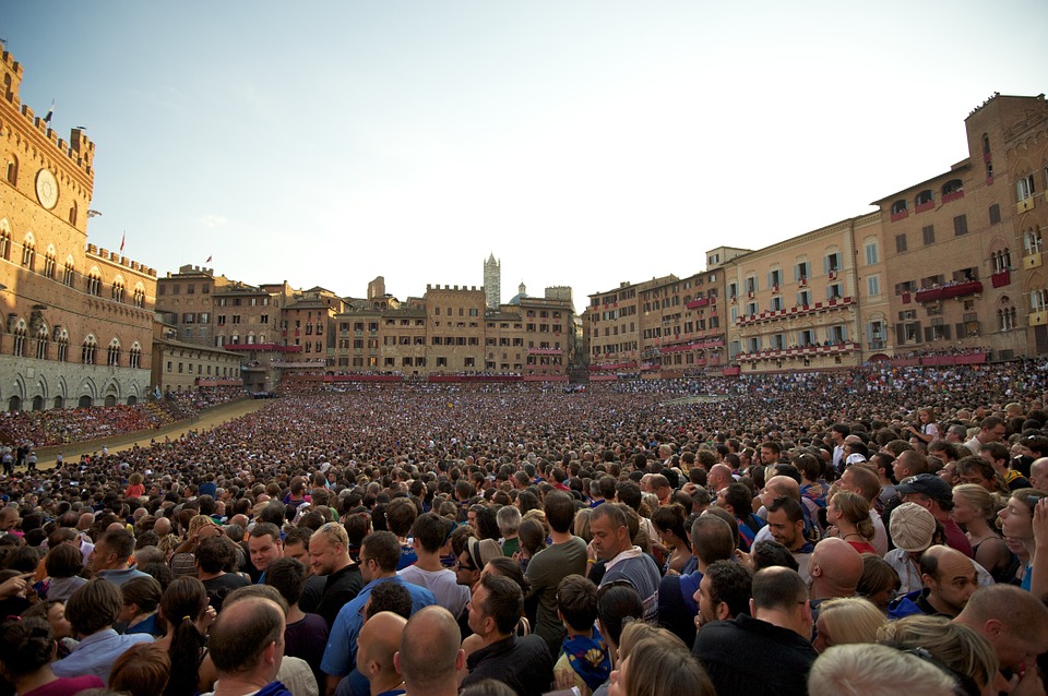 Drukte tijdens de Palio in Siena